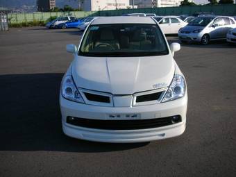 2005 Nissan Tiida Photos