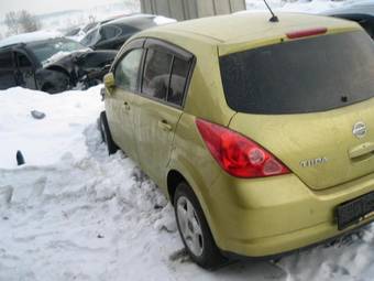 2005 Nissan Tiida Pictures