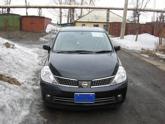 2005 Nissan Tiida Photos