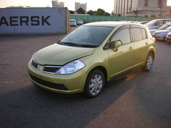 2005 Nissan Tiida Pictures