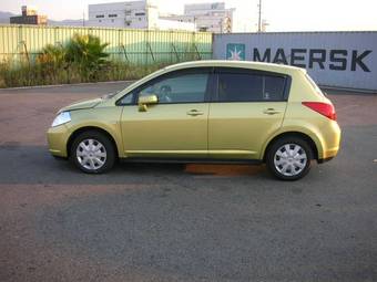 2005 Nissan Tiida Photos