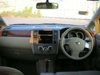 2005 Nissan Tiida Pics