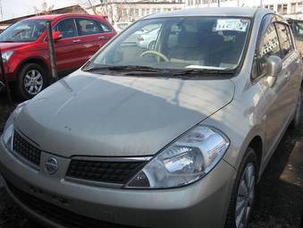 2005 Nissan Tiida Photos