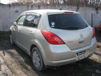 2005 Nissan Tiida Pictures