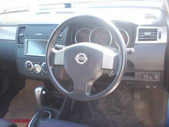 2005 Nissan Tiida Pictures