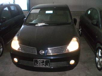 2005 Nissan Tiida Photos