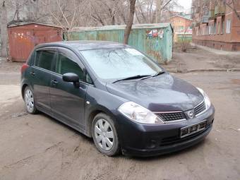 2005 Nissan Tiida Pictures