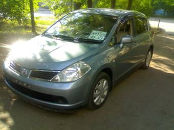 2005 Nissan Tiida Pictures