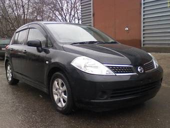 2005 Nissan Tiida Photos