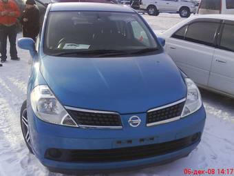 2005 Nissan Tiida Pictures