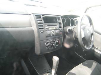 2005 Nissan Tiida Images