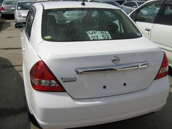 2005 Nissan Tiida Pictures