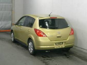 2005 Nissan Tiida Images