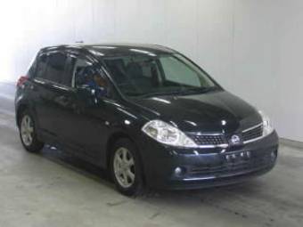 2005 Nissan Tiida Pictures