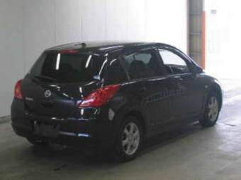 2005 Nissan Tiida Pictures