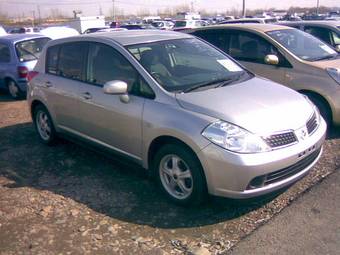 2005 Nissan Tiida Images