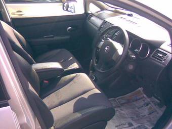 2005 Nissan Tiida Pics