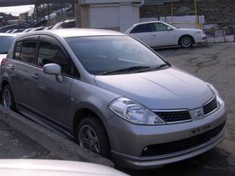 2005 Nissan Tiida Pictures