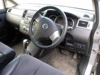 2005 Nissan Tiida Pictures