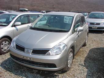 2005 Nissan Tiida Photos