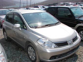 2005 Nissan Tiida Pictures