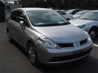 2005 Nissan Tiida Photos