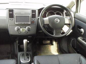 2005 Nissan Tiida Photos