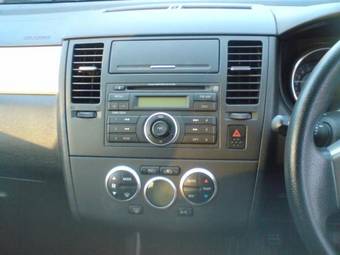 2005 Nissan Tiida Pictures