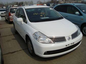 2005 Nissan Tiida Photos