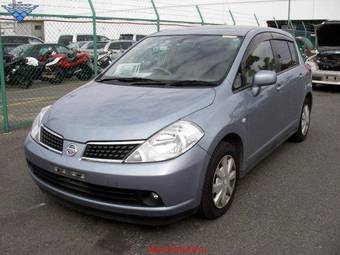 2005 Nissan Tiida Photos