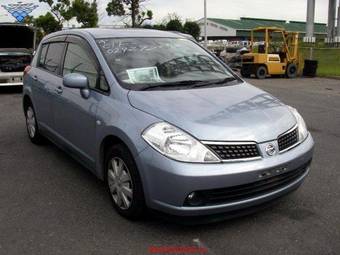 2005 Nissan Tiida Pictures