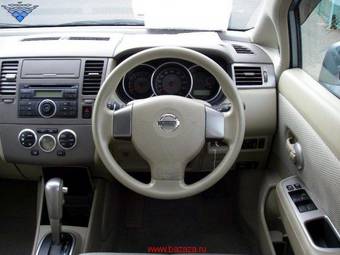 2005 Nissan Tiida Pics