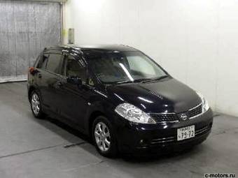 2005 Nissan Tiida Photos