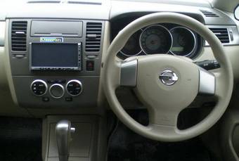 2005 Nissan Tiida Pictures