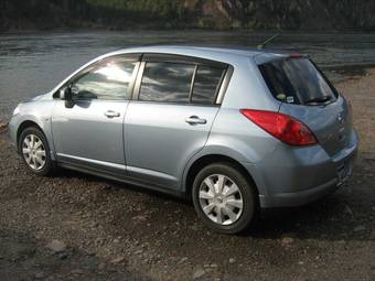 2005 Nissan Tiida Pics