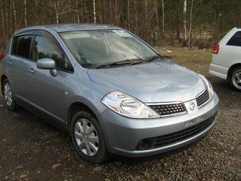 2005 Nissan Tiida Pictures