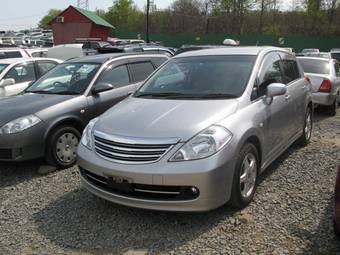 2005 Nissan Tiida Photos