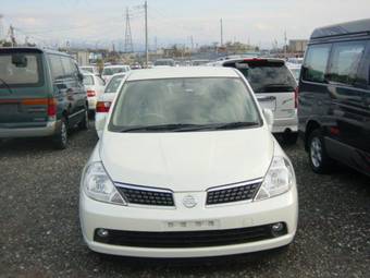 2005 Nissan Tiida Photos