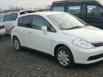 2005 Nissan Tiida Photos