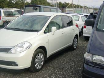 2005 Nissan Tiida Pictures