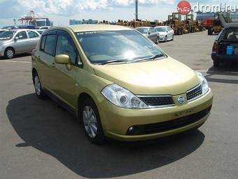 2005 Nissan Tiida Pictures