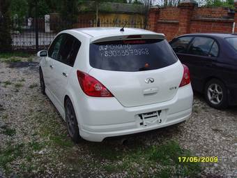 2005 Nissan Tiida Pictures