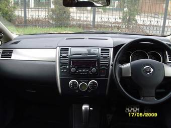 2005 Nissan Tiida Photos