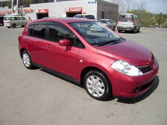 2005 Nissan Tiida Pictures