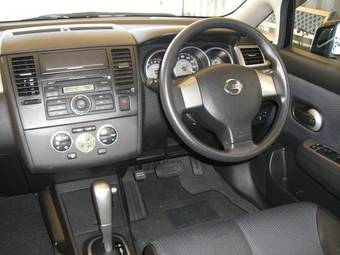 2005 Nissan Tiida Pictures