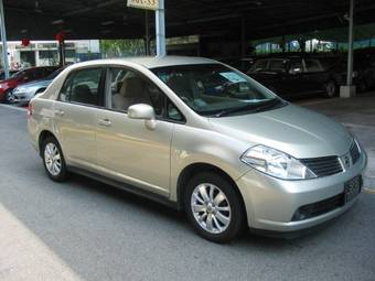 2005 Nissan Tiida Photos