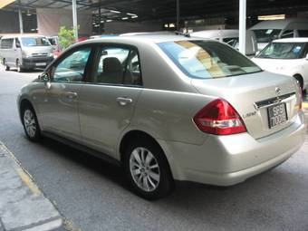 2005 Nissan Tiida Photos