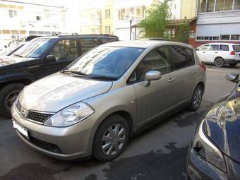 2005 Nissan Tiida Photos