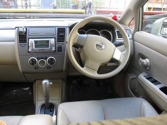 2005 Nissan Tiida Pictures