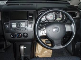 2005 Nissan Tiida Pictures